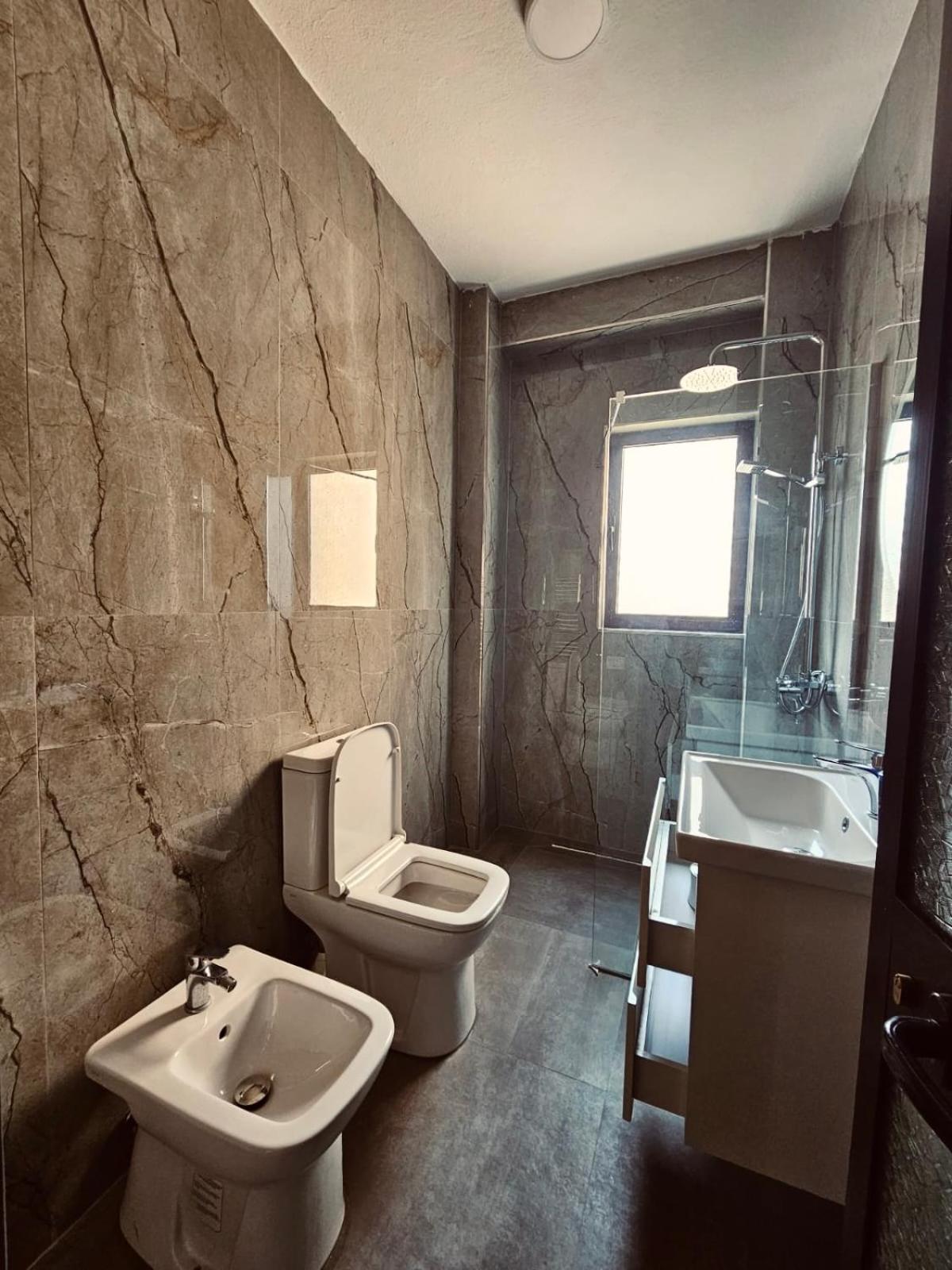 Hi5 Rooms Tirana Bagian luar foto