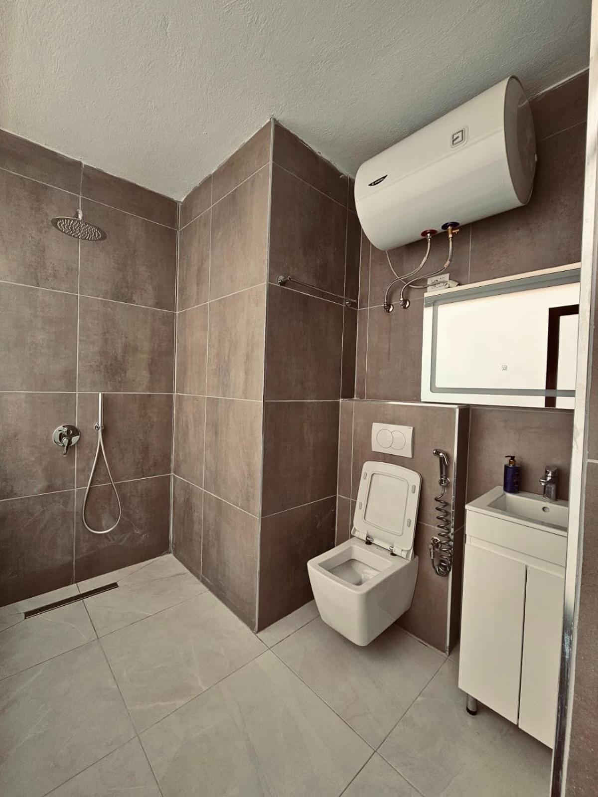 Hi5 Rooms Tirana Bagian luar foto