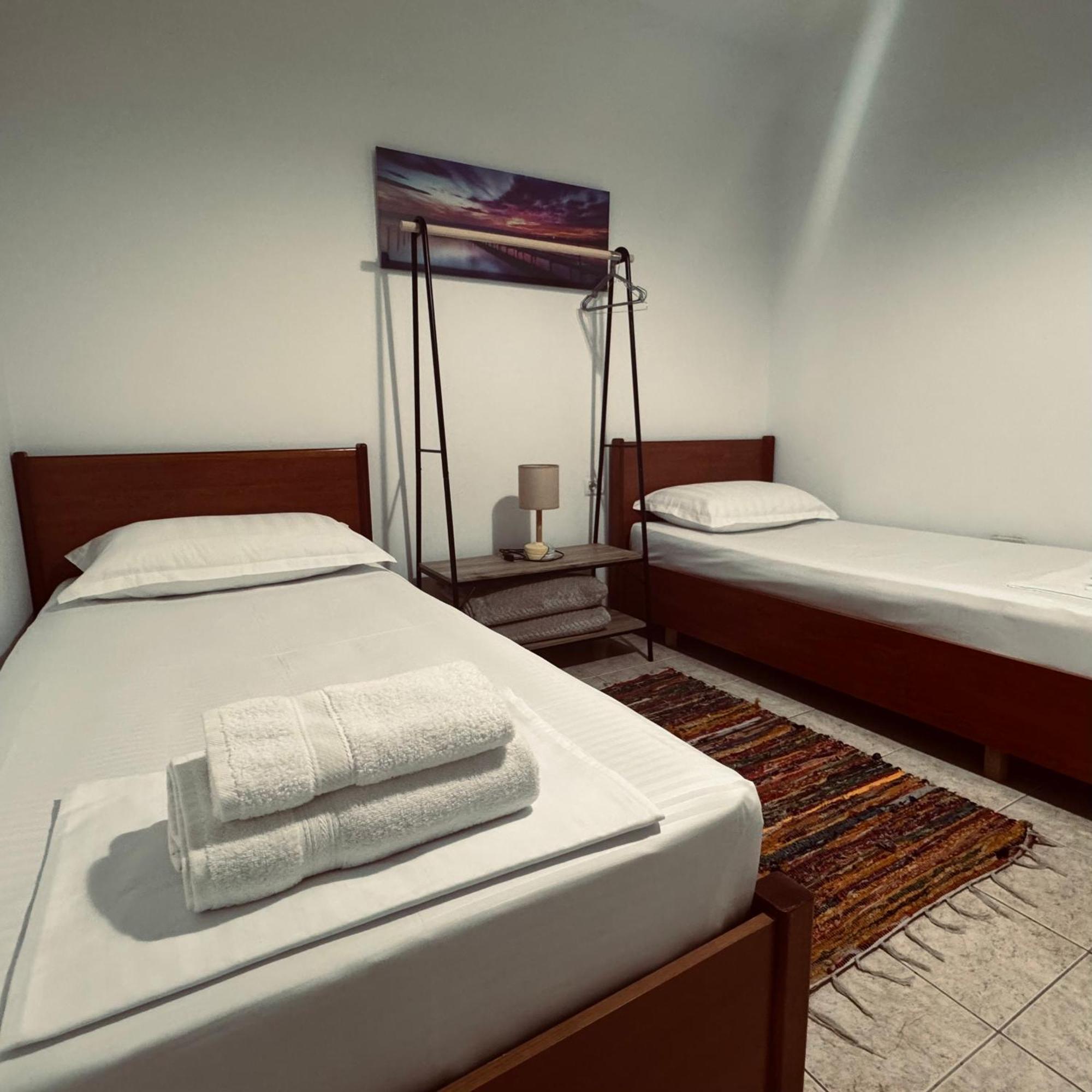 Hi5 Rooms Tirana Bagian luar foto