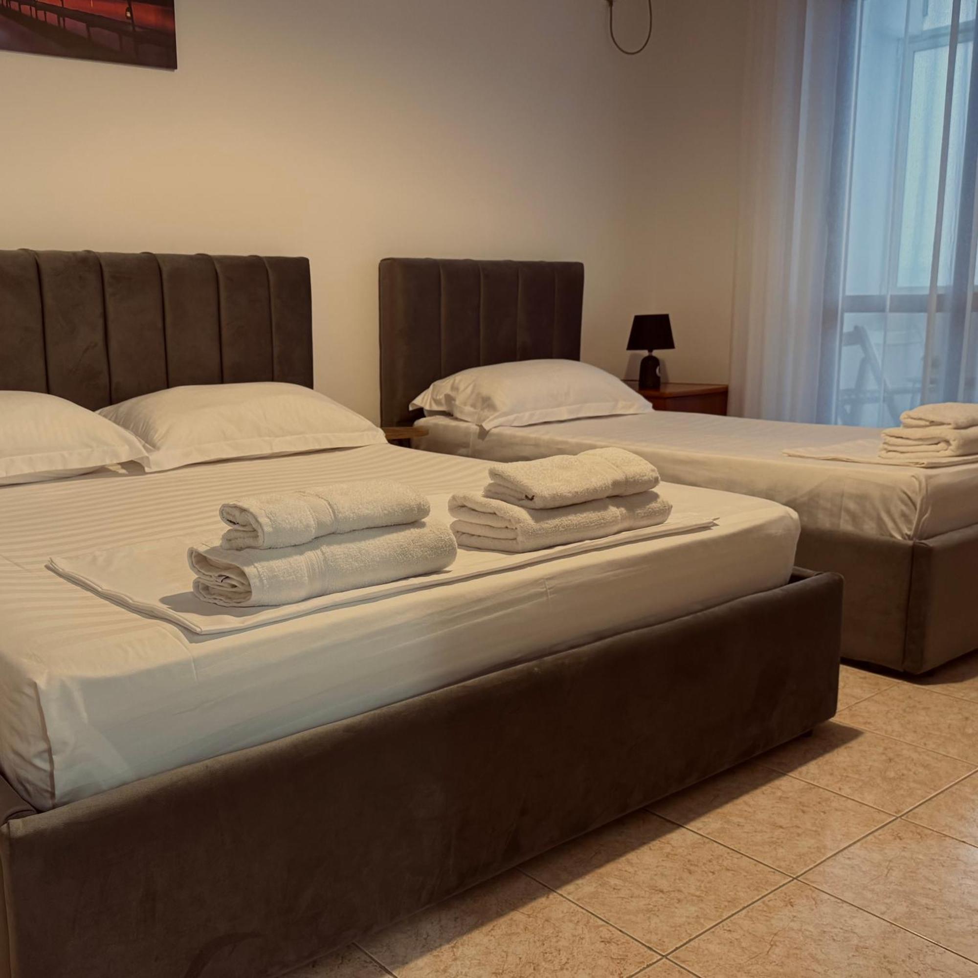 Hi5 Rooms Tirana Bagian luar foto
