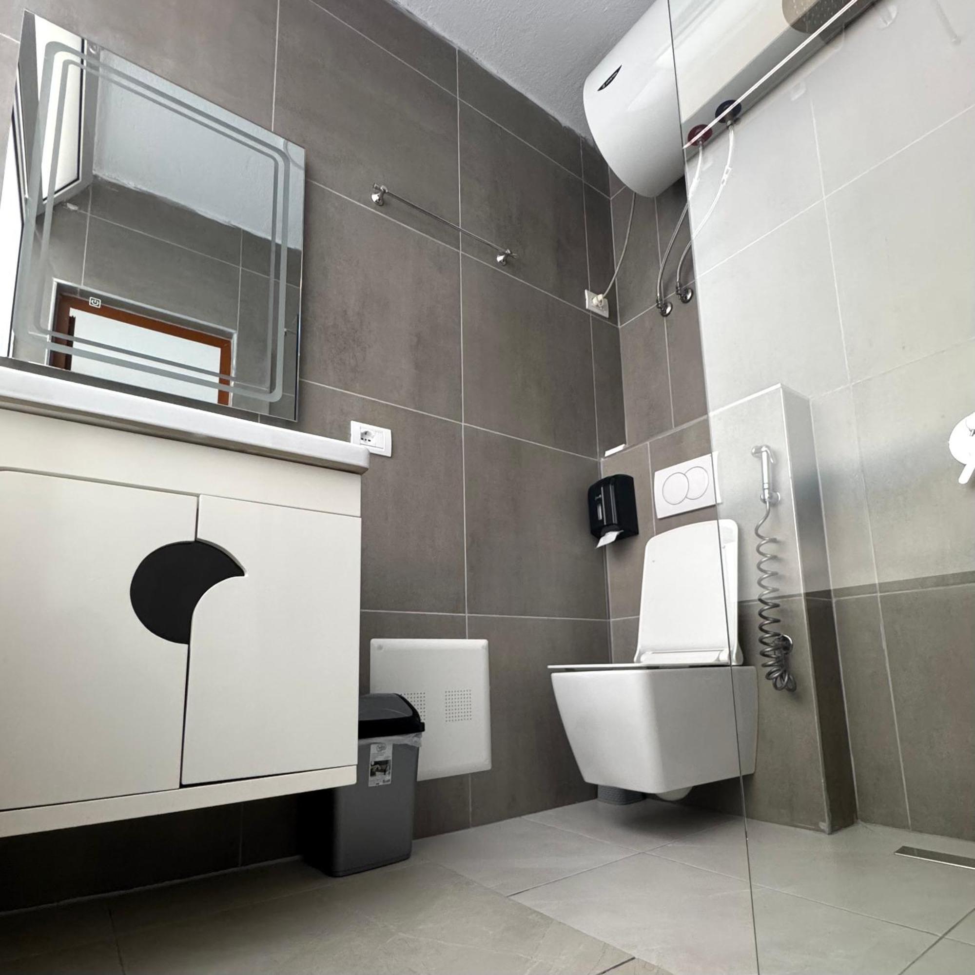 Hi5 Rooms Tirana Bagian luar foto