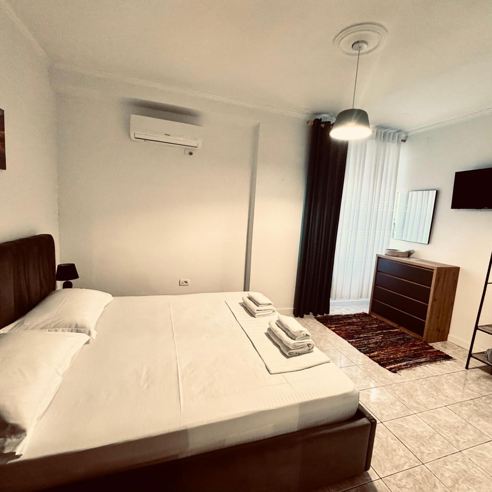Hi5 Rooms Tirana Bagian luar foto